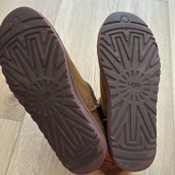 UGG Classic Mini - Picture 9 of 10